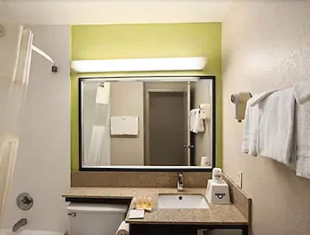 Days Inn By Wyndham Rome Downtown Extérieur photo