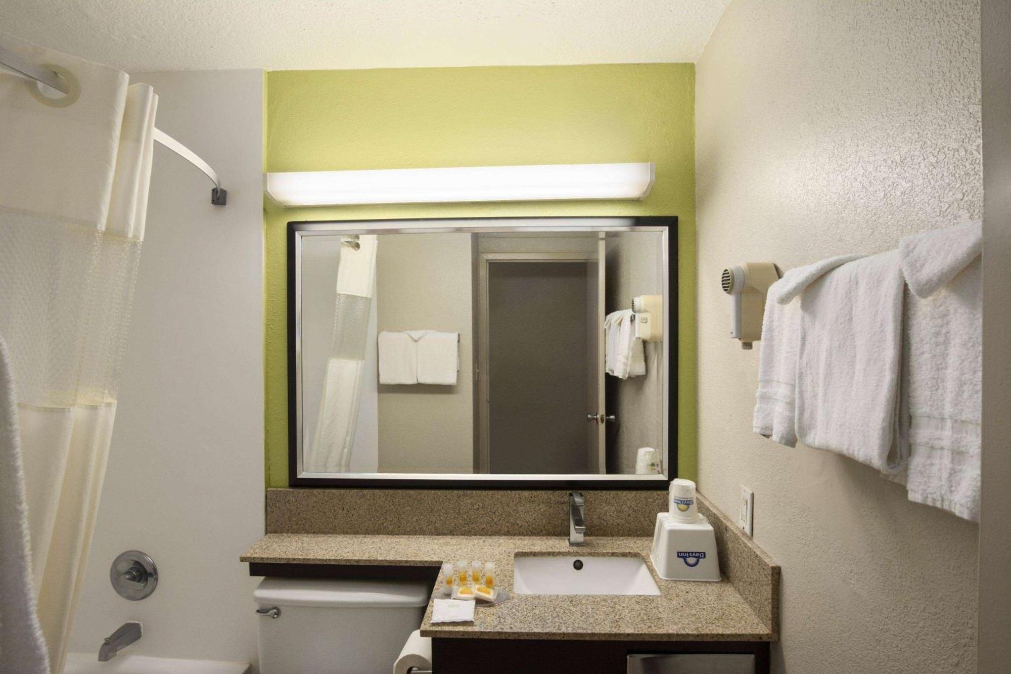 Days Inn By Wyndham Rome Downtown Extérieur photo