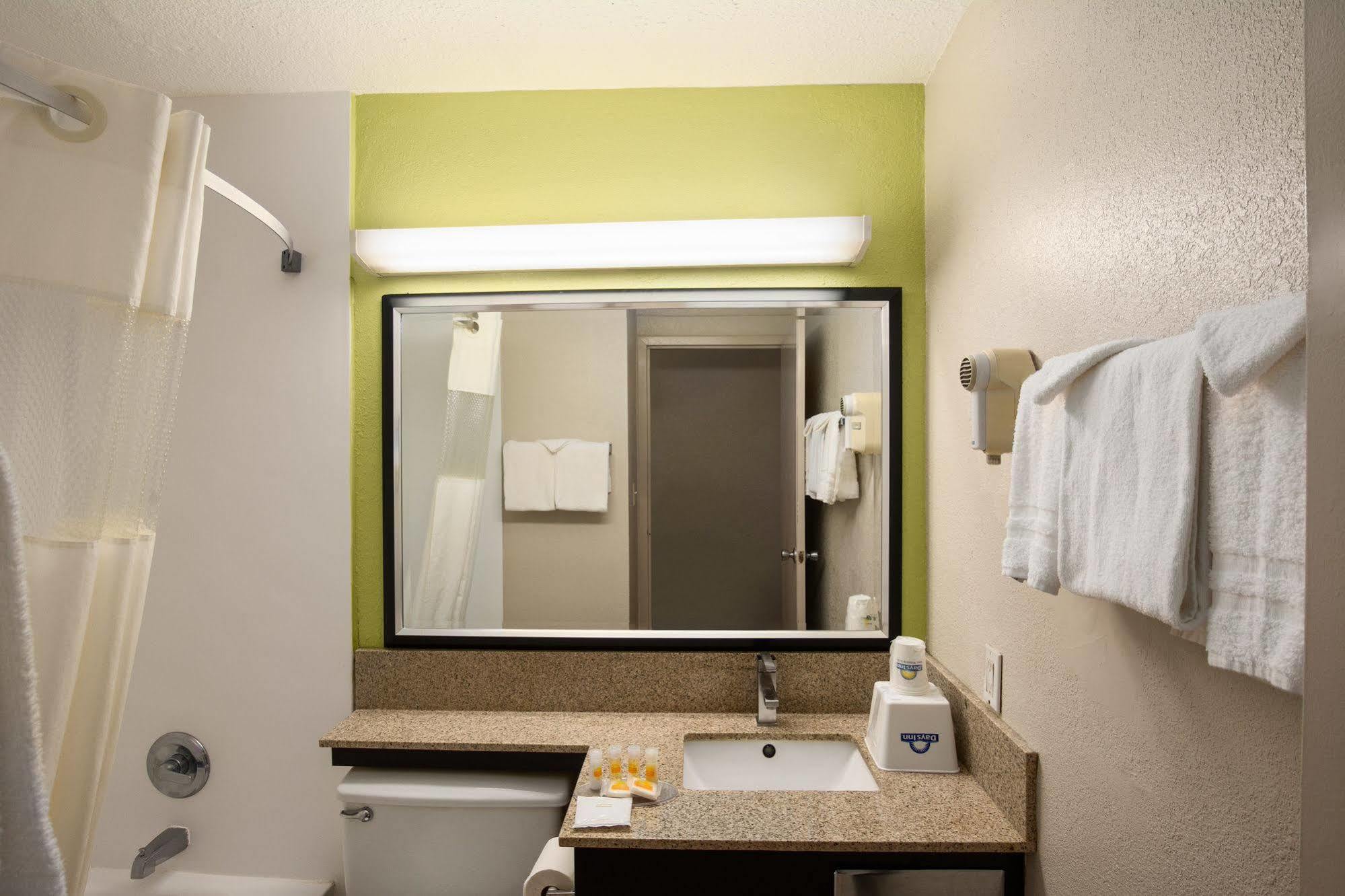 Days Inn By Wyndham Rome Downtown Extérieur photo